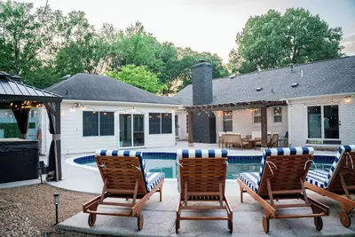 Image de The Cove Bnb - With heated pool!