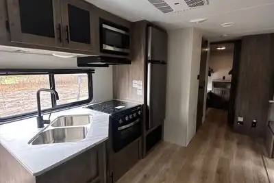 Image de Charming Rv Camper Rental Near Lake Petenwell: Your Perfect Camping Getaway! \n