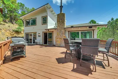 Image de Modern Retreat w/ Deck: 14 Mi to Ski Apache!