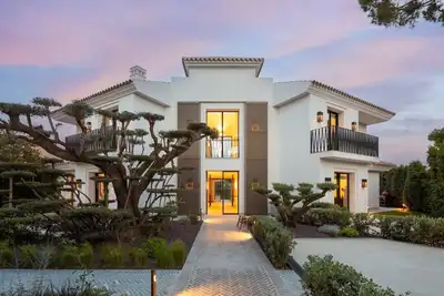 Image de Ultra Luxury New 5 Bed Resort 100 Meters Beach
