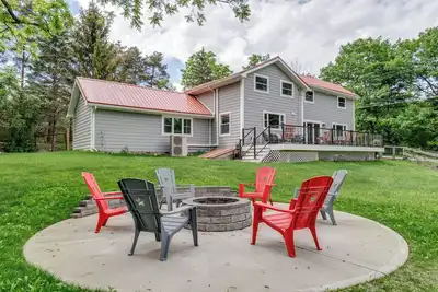 Image de Boondock Retreat on Seneca Lake wine trail. Pet friendly with Ev charger