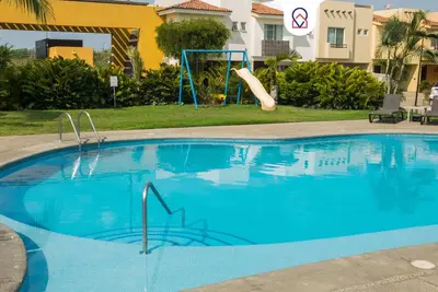 Image de Tropical Getaway in Flamingos near Beach