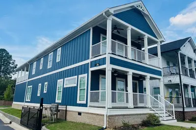 Image de Luxury 4b/4. 5b Home, Ev Charger, deck by Mcg