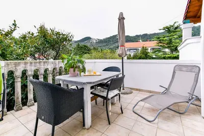 Image de Appartement de deux chambres avec la terrasse Barbat, Rab (A-20170-e)