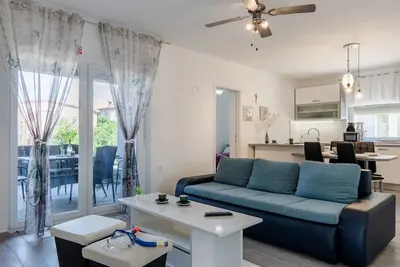 Appartement de trois chambres avec la terrasse Vir (A-23333-a)