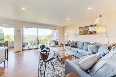 Image de Roomy 2 Br/1 Ba with fabulous city views