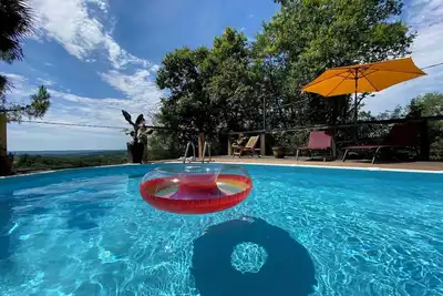 Image de La Colline des Lauriers, Gîte est situé entre Bordeaux, Bergerac et Toulouse