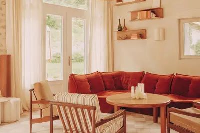 Image de Grande maison chaleureuse pour familles ou amis, La Source by The Oasis House