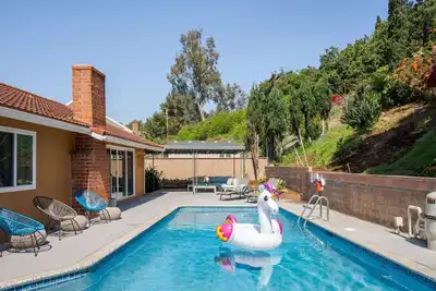 Image de Azure Escape | Games| Close to Dt| Swimming Pool