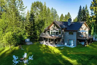 Back Forty Lodge w/ Cabin, Spa, Fire Pit & Bbq
