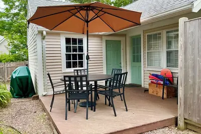 Image de Charming 3 Bedroom, 2 Bath, Pet Friendly House-A/C-Beach Pass Included