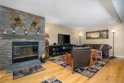 Image de Mountaineer Retreat | Walk to the Lifts @ Mt. Snow!