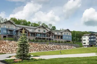 Image de Mountainside 1-Br Ski-In/Out Okemo Retreat