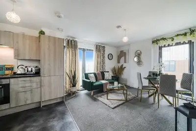 Image de Spacious 2 Bed 2 Bath Flat with Parking in Slough