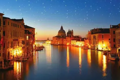 Image de Lavish 270m² Venetian Apartment with Grand Living Room and Historic Elegance