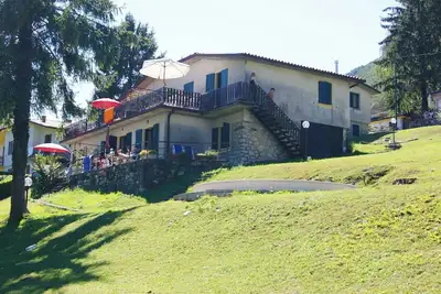 Image de Direkt am See mit Terrasse und Zwei Schlafzimmern