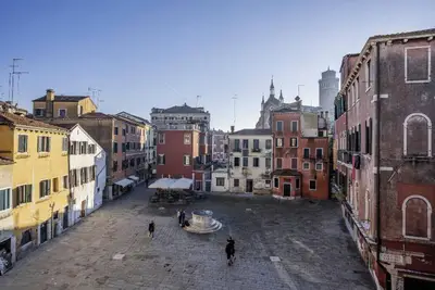 Image de Charming 3-Bedroom Retreat in Central Venice with South-Facing Views