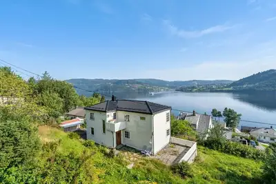 Image de Budget Getaway With Fjord View; First Floor Apartment