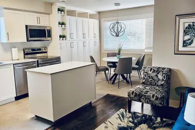 Image de Your Home Away From Home in Ottawa - close to work, schools, hospitals, parks