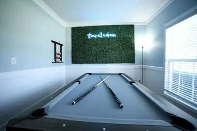 Image de Huge 5 Bdrm W/King Bed Hot Tub