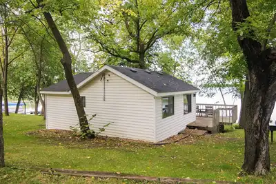 Image de Idle Hour, a 2 Br lakefront cabin nestled in family-friendly Riverside Resort