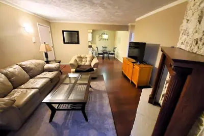 Spacious 2 Bed Condo, Pet Friendly