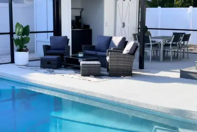 Image de Heated saltwater Caged pool, No mosquitos! new, clean house!