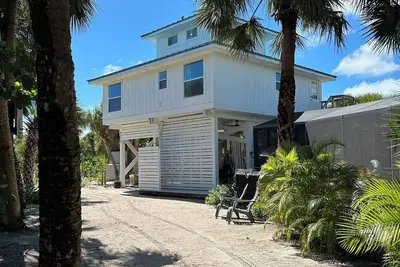 Treetop getaway on a secluded Island with gulf coast beaches