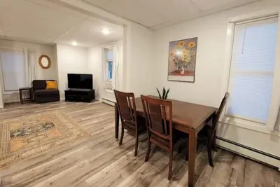 Image de Spacious Mainfloor Apartment for Extended Stay!