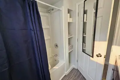 Image de Entire House and Garage for Extended Stay!