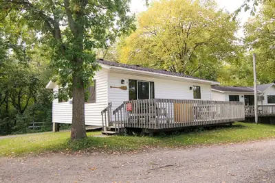 Image de C'mon Inn, a 3br cabin w/ lake views nestled in family-friendly Riverside Resort