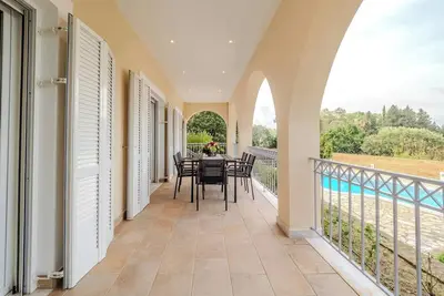 Image de Tilia Tree Luxury apartment | Vast Pool and Bbq
