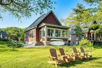 Image de Waterfront Cottage in Summer Village w/ Grill