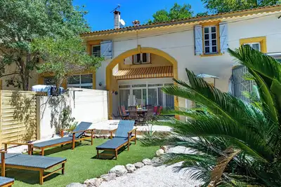 Image de Villa Chez Jean - Jacuzzi, Piscine et Jardin