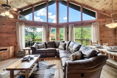 Image de Cozy Private Cabin with Hot Tub & Mountain Views