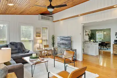 Image de Hot Tub - Fire Pit - Private Retreat - Near 20+ Wineries - Hiking/Biking Trails