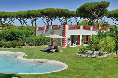 Image de Villa à Marina Di Bibbona avec 4 chambres à coucher, 8 couchages
