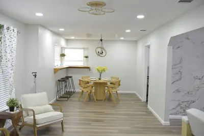 Image de Adorable & Convenient Home in Katy