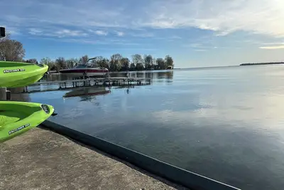 Image de Lakefront Getaway! Relax & Unwind\nPerfect getaway 1 hour from Toronto