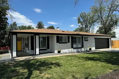 Image de Very Large House with 2 game rooms! Enjoy Ping Pong, shuffle board, & Hot Tub