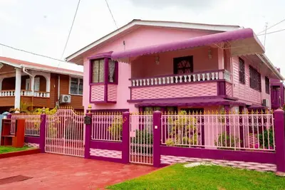 Image de Casa Rosa: Comfortable Cozy Spacious fully furnished family home in Georgetown