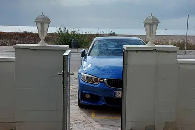 Image de Primera Línea de Mar, Jardín Privado y Piscina