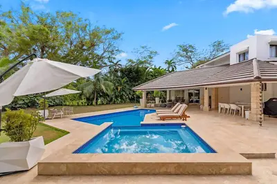 Image de 7 Minutes from the Beach Villa w/ Private Pool