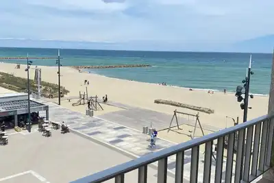 Image de Appartement avec vue sur Mer, au pied de la plage, idéal couple avec 2 enfants