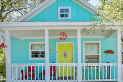 Image de Vibrant Spot! Kids Luv Queen Bunkbed, Pool, Dog Ok