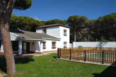 Chalet with space for 10 people within walking distance of the beach