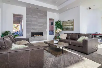 Image de New Modern Townhouse, Heated Pool+Spa, 12 Guest