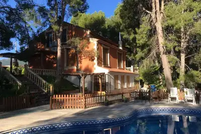 Image de Maison de campagne \"El Pinar De La Loma\" avec piscine privée, Wi-Fi et climatisation