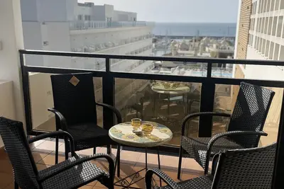 Image de Appartement 'Marina View Benalmadena' avec vue mer, piscine commune et climatisation