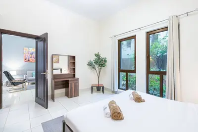 Image de Elegant 2br w\/ Private Garden in Downtown